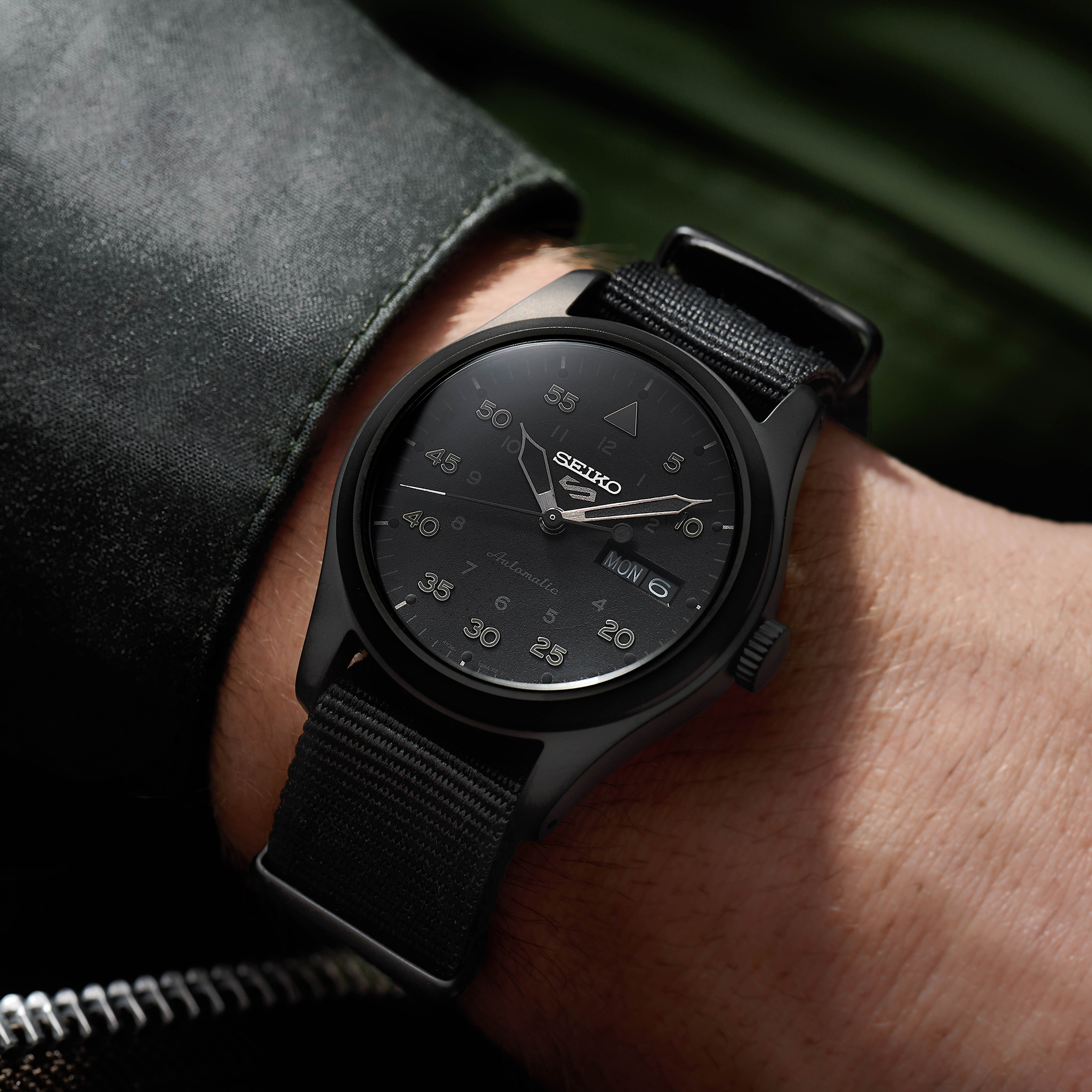 harga omega speedmaster